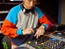 ���� �� Dj��